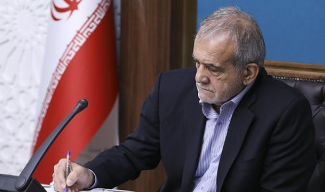 Pezeşkiyan: İranlı kadınlar fırsat ve güven olduğunda dünyanın zirvesine çıkabilir