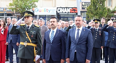 Sandıklı’da 29 Ekim Coşkusu: Atatürk Anıtı’na Çelenk Sunuldu