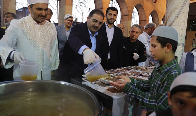 Şanlıurfa'da vatandaşlara tirit ikram edildi