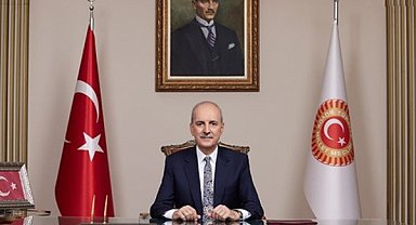TBMM Başkanı Kurtulmuş, Atatürk Anıtı'na çelenk bıraktı