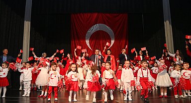 Trabzon’da minikler Cumhuriyet Balosu’nda buluştu