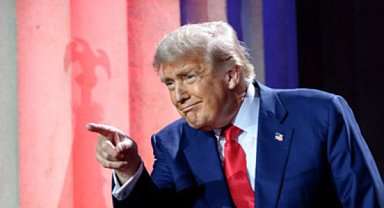 Trump, Venezuela’dan 1 milyon varil petrol geldiğini duyurdu