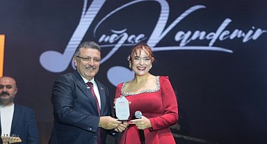 Tuğçe Kandemir Trabzon Gastronomi Festivali’nde sahne aldı