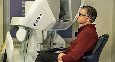 Türkiye’de bir ilk: 1400 kilometre uzaktan robotik cerrahiyle ameliyat gerçekleştirildi