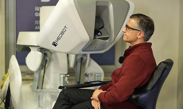 Türkiye’de bir ilk: 1400 kilometre uzaktan robotik cerrahiyle ameliyat gerçekleştirildi