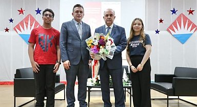 Vali Erol, öğrencilerle tecrübelerini paylaştı