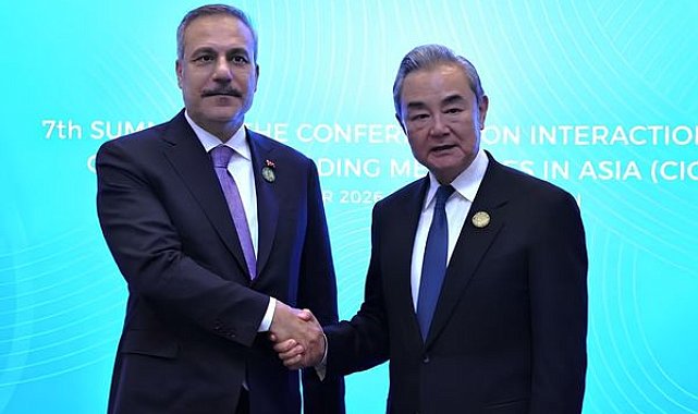 Wang Yi, Bakü’de Hakan Fidan ile görüştü