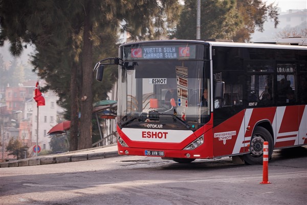 İzmir’de otobüslerin dijital bilgilendirme ekranlarına Atatürk’ün sözleri yazıldı