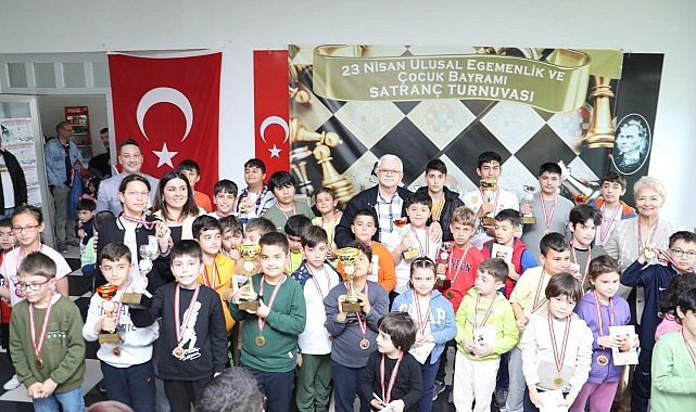 23 Nisan Ulusal Egemenlik ve Çocuk Bayramı kapsamında Ahmet Akın Kültür Merkezi'nde iki gün boyunca satranç turnuvası düzenlendi