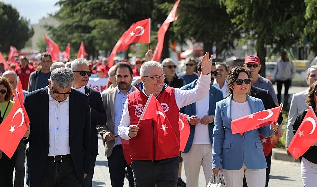 Başkan Mehmet Ertaş 1 Mayıs'ta işçilerle beraber yürüdü