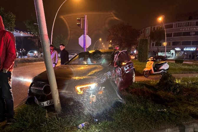 Düzce’de otomobille hafif ticari araç çarpıştı: 3 yaralı
