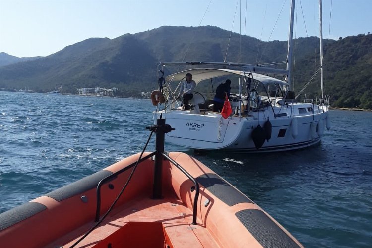 Marmaris’te karaya oturan tekne kurtarıldı