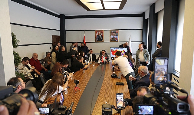 Nevşehir Belediye Başkanı Rasim Arı, “Bu şehirde siyasetçisi de, bürokratı da, devlet görevlisi de, farklı siyasi partilere mensupları da herkes yüzde 53'e saygı duymak zorunda