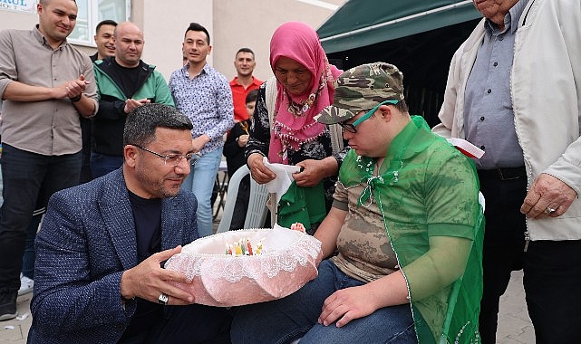 Nevşehir'de down sendromlu Yusuf Tosun için temsili asker eğlencesi düzenlendi. Eğlence programında, gence asker kınasını Belediye Başkanı Rasim Arı yaktı