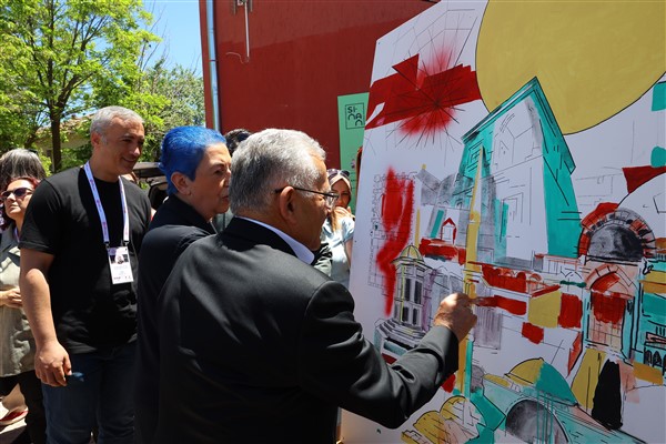 Vali Çiçek ve Başkan Büyükkılıç, okul duvarlarını Mimar Sinan’ın eserleriyle süsledi